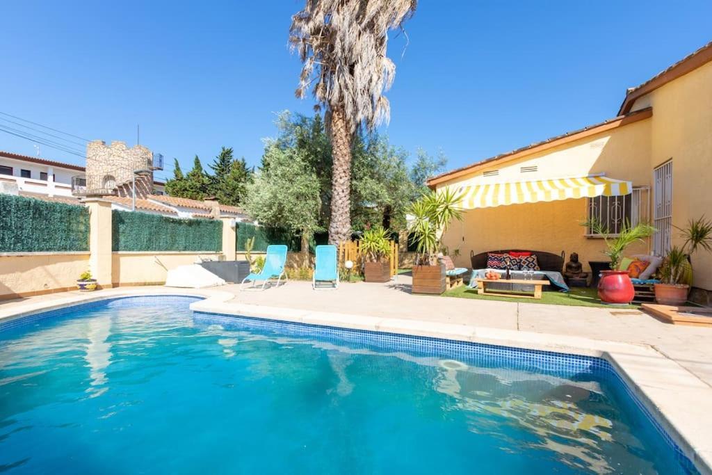 S46-Casa De Vacaciones Climatizada Con Piscina, En El Centro Junto Al Mar, Barbacoa Y Wiifi Empuriabrava Luaran gambar