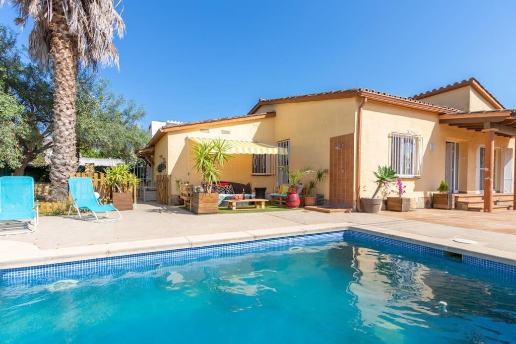 S46-Casa De Vacaciones Climatizada Con Piscina, En El Centro Junto Al Mar, Barbacoa Y Wiifi Empuriabrava Luaran gambar