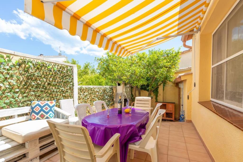 S46-Casa De Vacaciones Climatizada Con Piscina, En El Centro Junto Al Mar, Barbacoa Y Wiifi Empuriabrava Luaran gambar