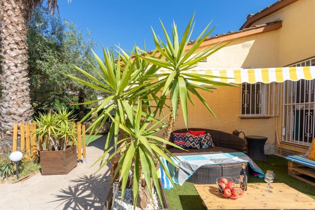S46-Casa De Vacaciones Climatizada Con Piscina, En El Centro Junto Al Mar, Barbacoa Y Wiifi Empuriabrava Luaran gambar
