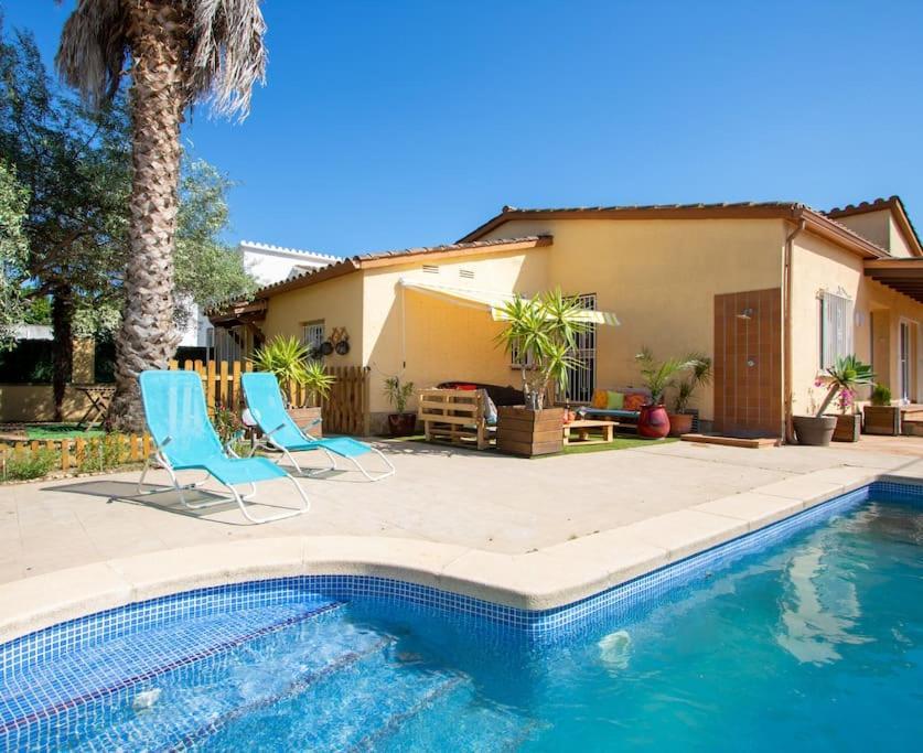 S46-Casa De Vacaciones Climatizada Con Piscina, En El Centro Junto Al Mar, Barbacoa Y Wiifi Empuriabrava Luaran gambar