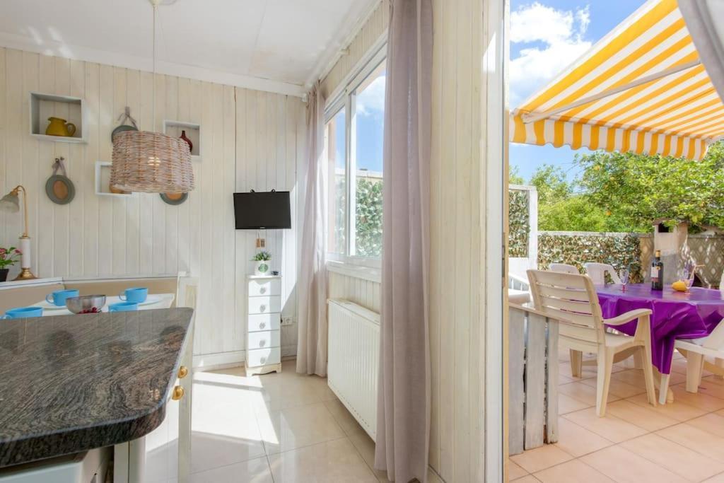 S46-Casa De Vacaciones Climatizada Con Piscina, En El Centro Junto Al Mar, Barbacoa Y Wiifi Empuriabrava Luaran gambar