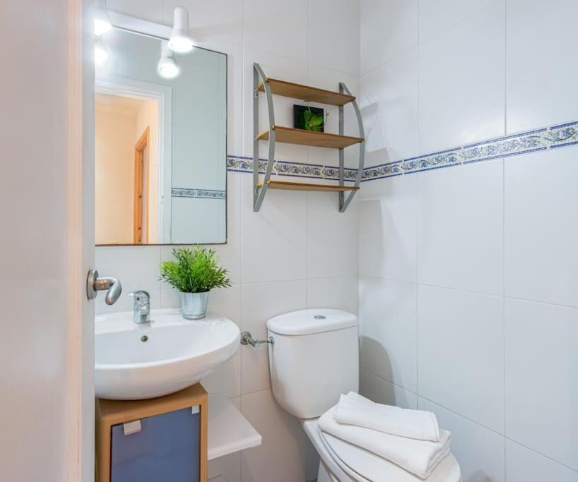 S46-Casa De Vacaciones Climatizada Con Piscina, En El Centro Junto Al Mar, Barbacoa Y Wiifi Empuriabrava Luaran gambar
