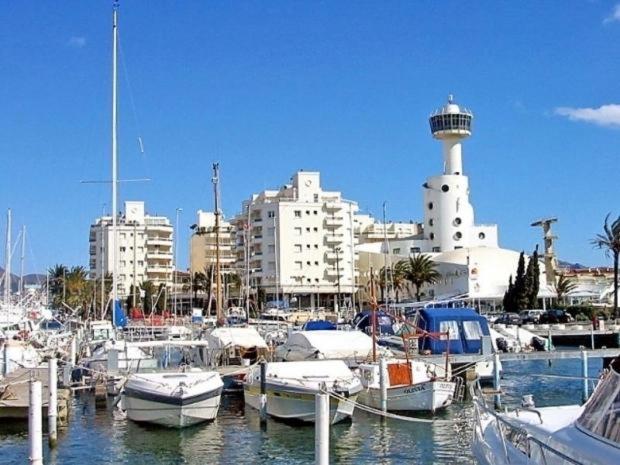 S46-Casa De Vacaciones Climatizada Con Piscina, En El Centro Junto Al Mar, Barbacoa Y Wiifi Empuriabrava Luaran gambar